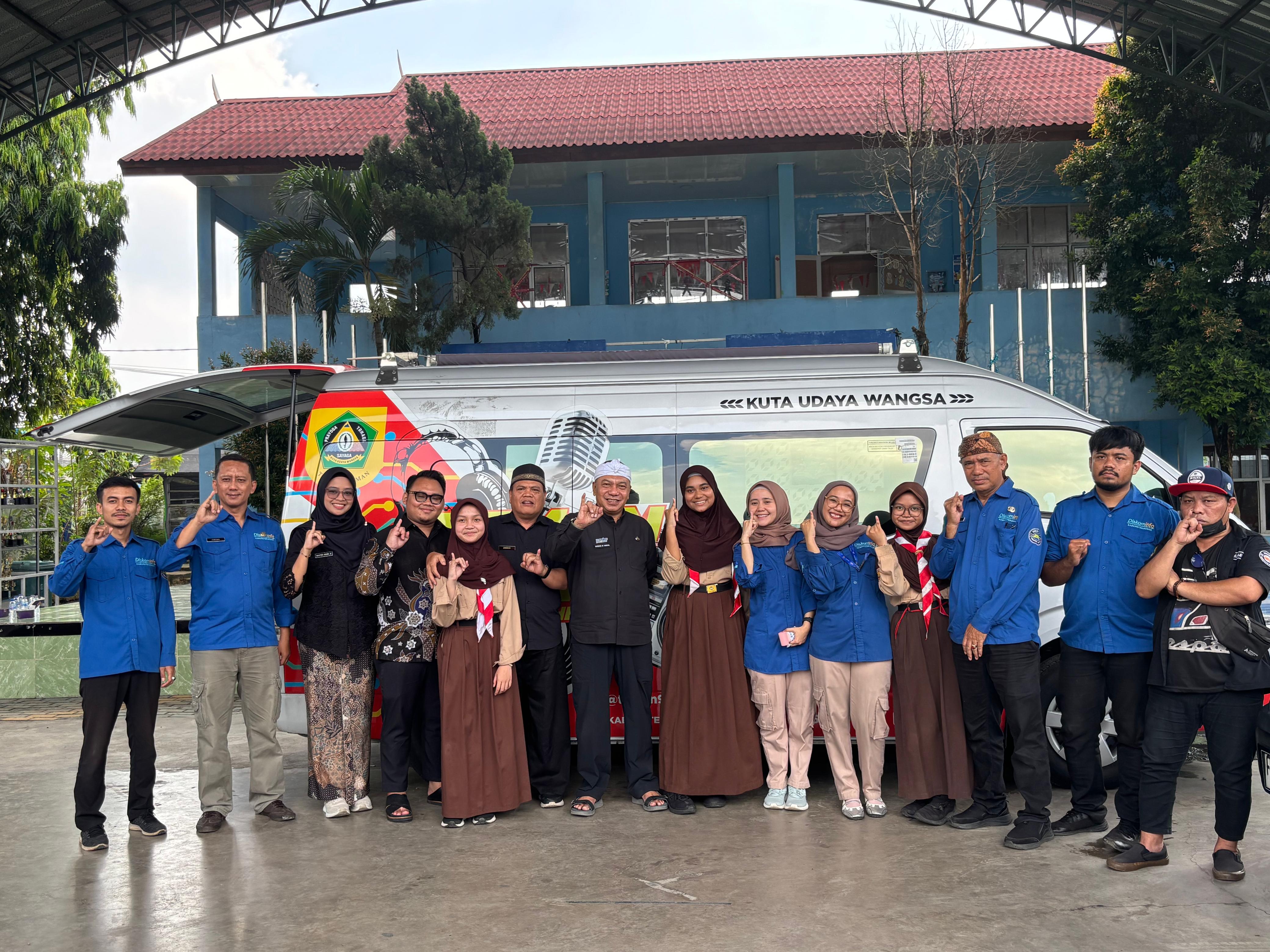 KEGIATAN TEMAN FM GOES TO SCHOOL DI SMPN 2 CIBINONG KABUPATEN BOGOR