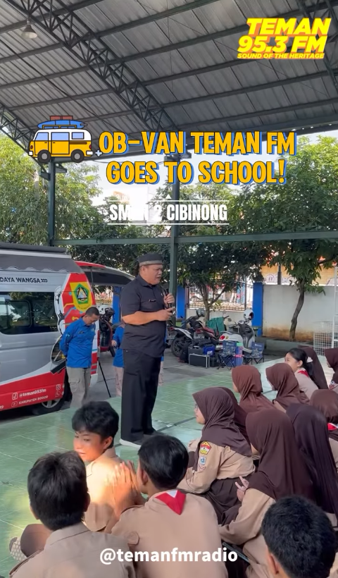 OB-VAN TEMAN FM GOES TO SCHOOL SMPN 2 CIBINONG (BERSAMA KEPALA DINAS KOMUNIKASI DAN INFORMATIKA KABUPATEN BOGOR)