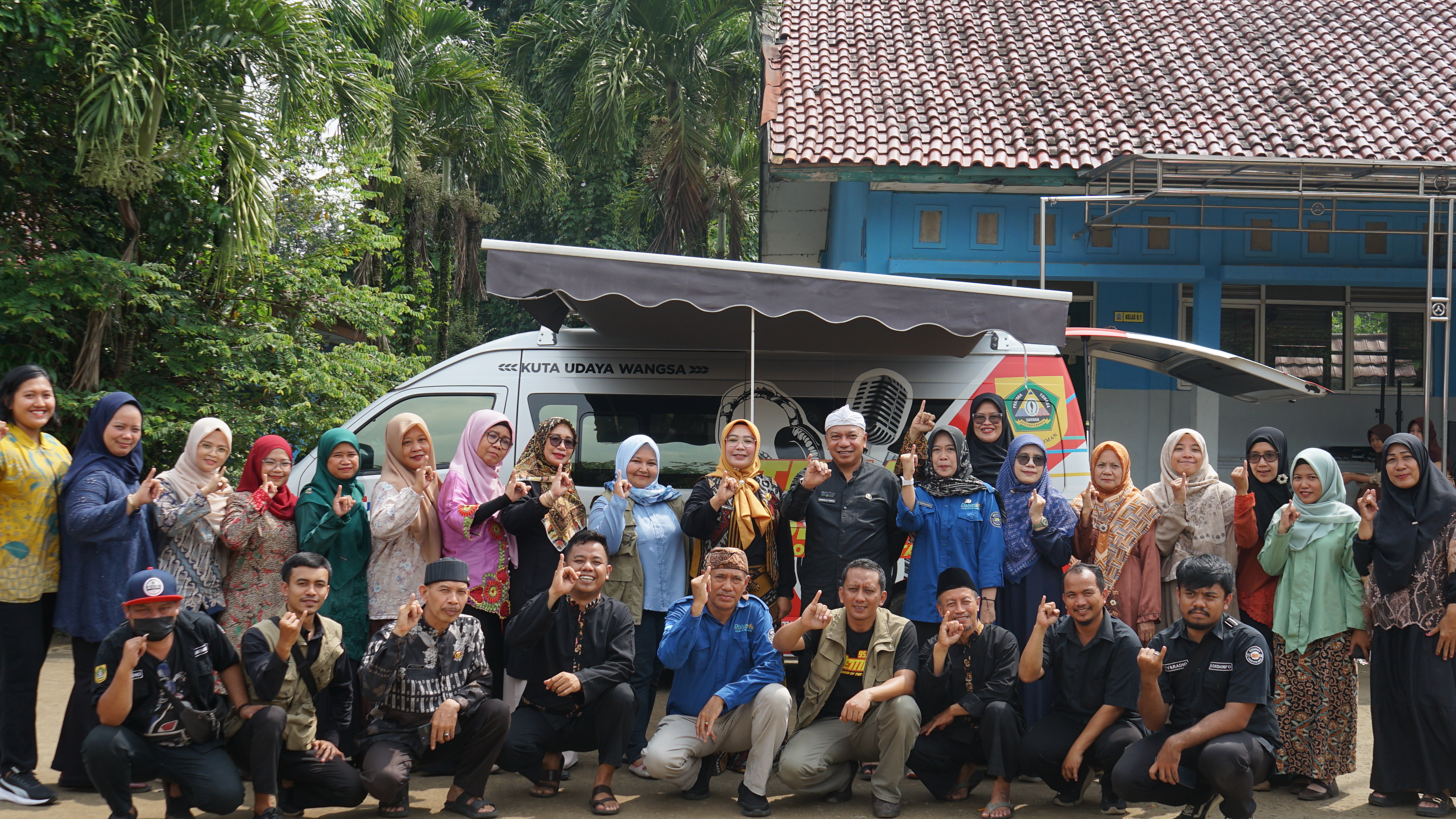 OB-VAN TEMAN FM GOES TO SCHOOL DI SMPN 1 RANCABUNGUR KABUPATEN BOGOR